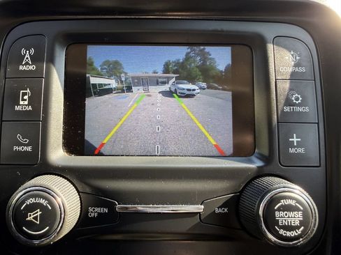 Used 2018 Jeep Cherokee Latitude w/ Altitude Package FWD image 17