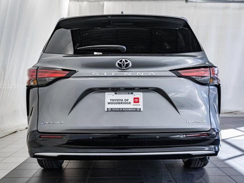 New 2026 Toyota Sienna Platinum image 5