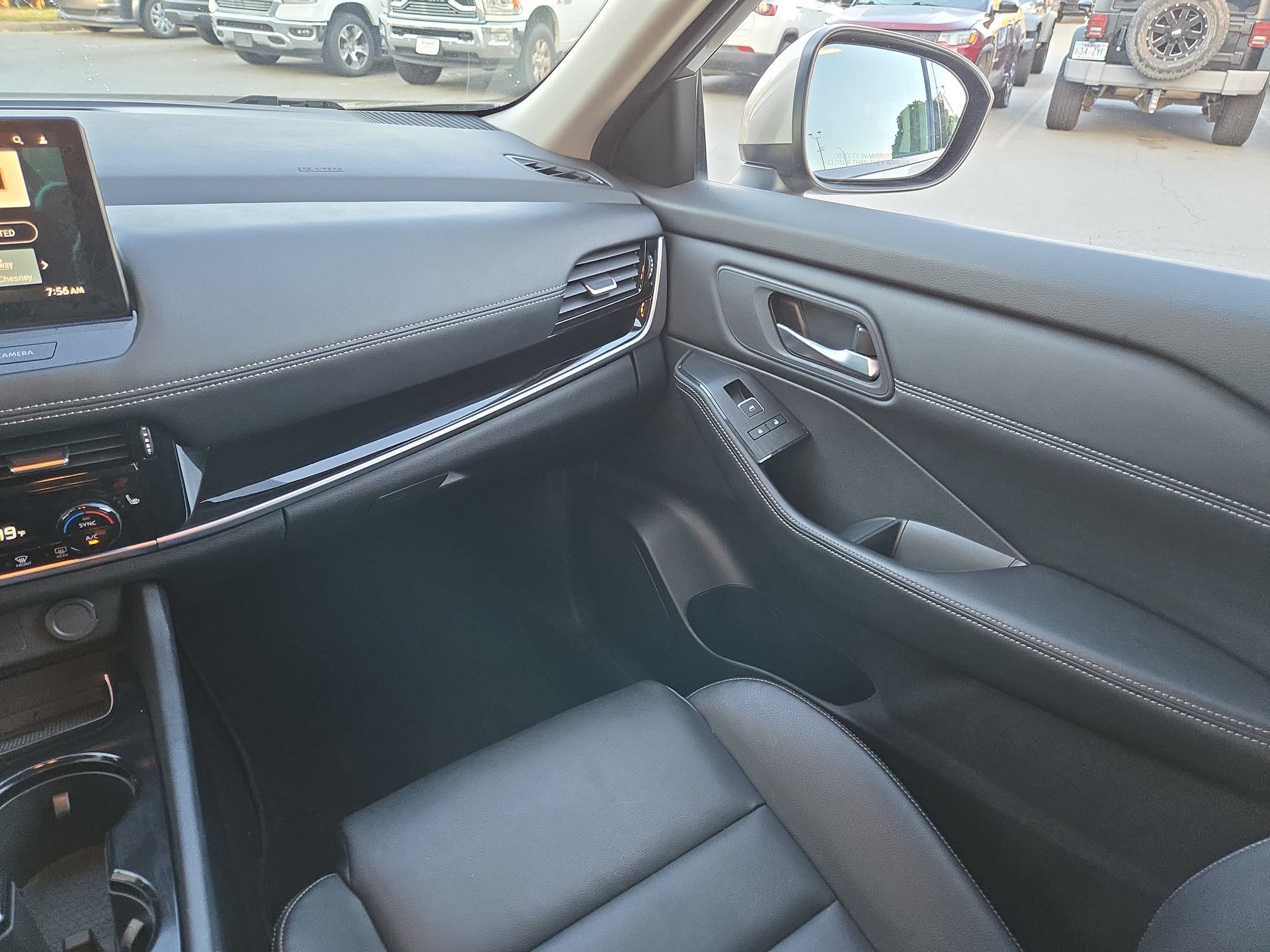 Used 2024 Nissan Rogue SL AWD/4WD image 11