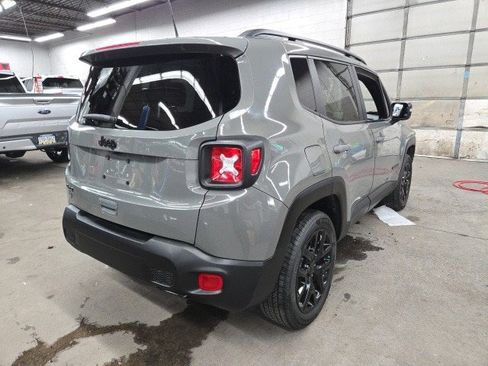 Used 2022 Jeep Renegade Altitude image 17