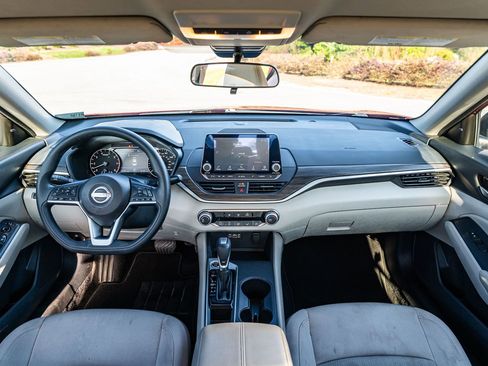 Used 2025 Nissan Altima 2.5 SV image 22