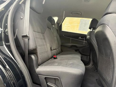 Used 2018 Kia Sorento LX image 14