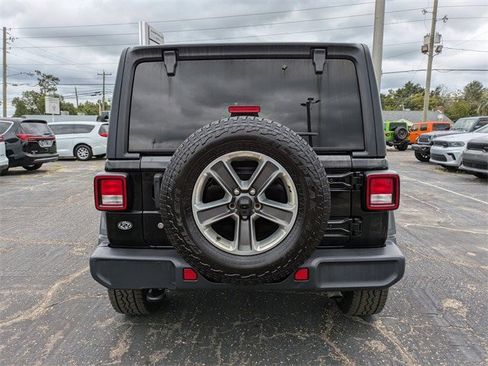 Used 2019 Jeep Wrangler Unlimited Sahara image 5