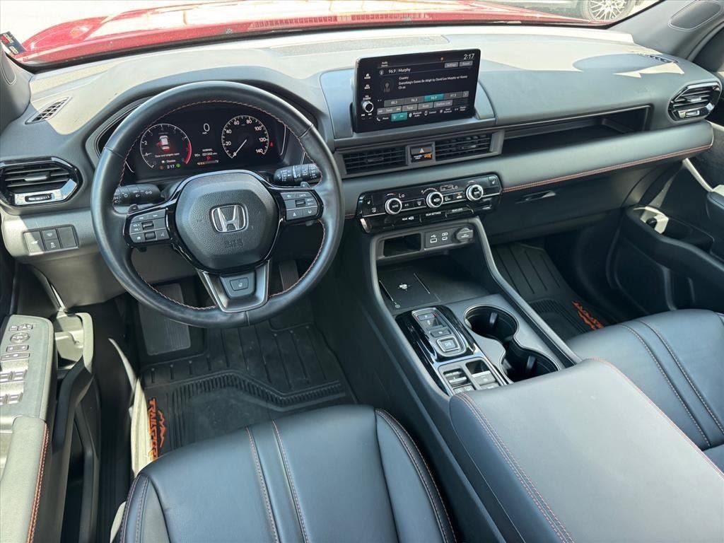 Used 2025 Honda Pilot TrailSport image 14
