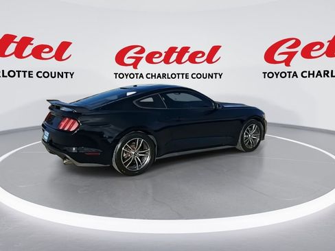 Used 2017 Ford Mustang Premium image 8