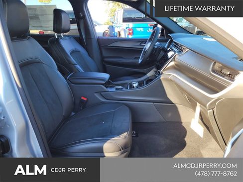 New 2025 Jeep Grand Cherokee L Altitude AWD/4WD image 13