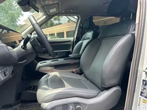 Used 2024 Kia EV9 Light RWD image 6