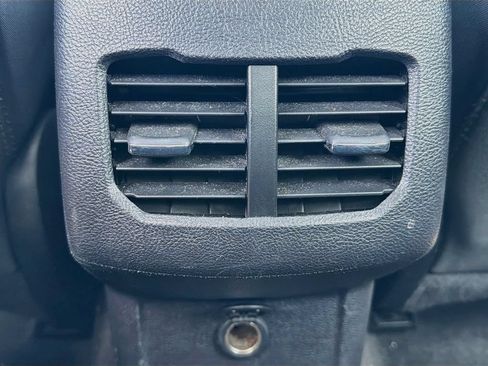 Used 2019 Ford Fusion SE FWD image 28