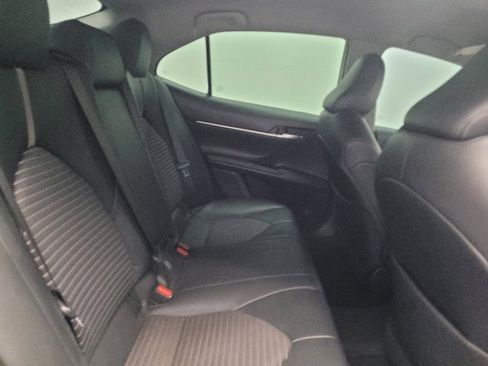 Used 2021 Toyota Camry SE image 19