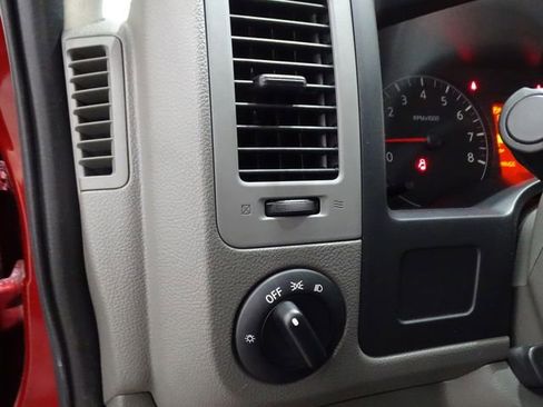 Used 2019 Nissan NV 2500 SV image 17