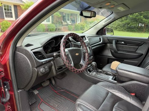 Used 2016 Chevrolet Traverse LT FWD image 12