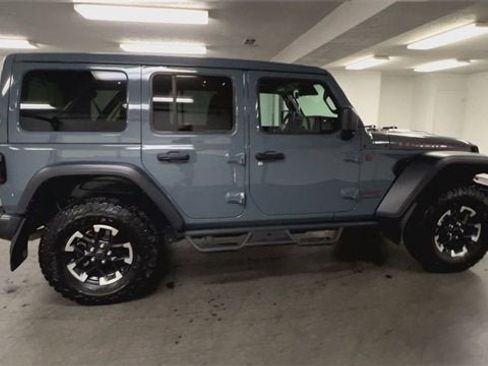 Used 2024 Jeep Wrangler Unlimited Rubicon w/ Technology Group image 9