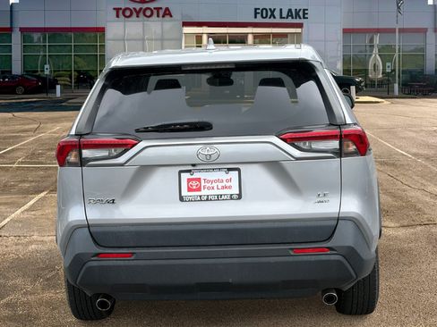 Used 2022 Toyota RAV4 LE AWD/4WD image 4