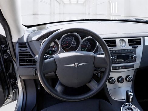Used 2010 Chrysler Sebring Touring FWD image 13