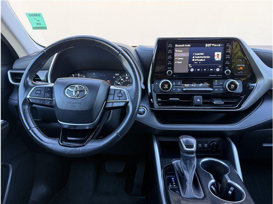 Used 2021 Toyota Highlander XLE AWD/4WD image 18