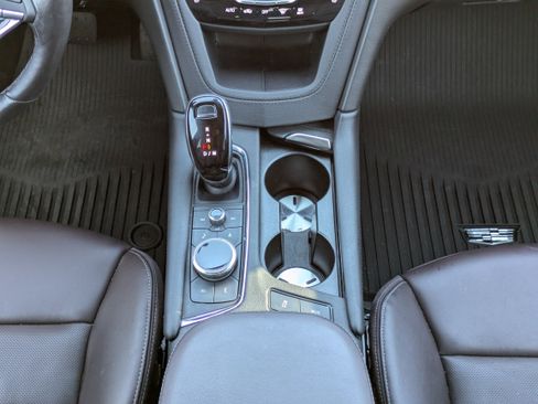 Used 2022 Cadillac XT6 Premium Luxury w/ Technology Package image 6