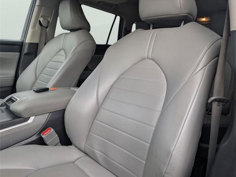 Used 2022 Toyota Highlander XLE image 11