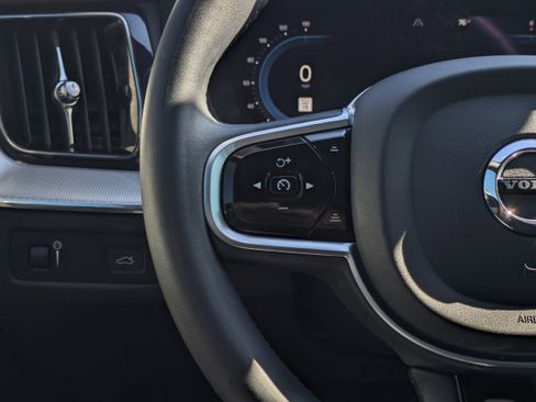 Used 2022 Volvo XC60 B5 R-Design w/ Advanced Package image 26