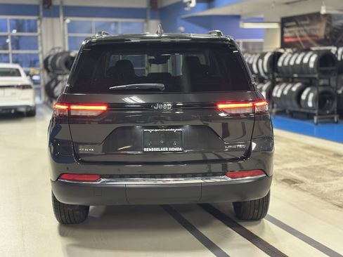 Used 2023 Jeep Grand Cherokee Limited image 5