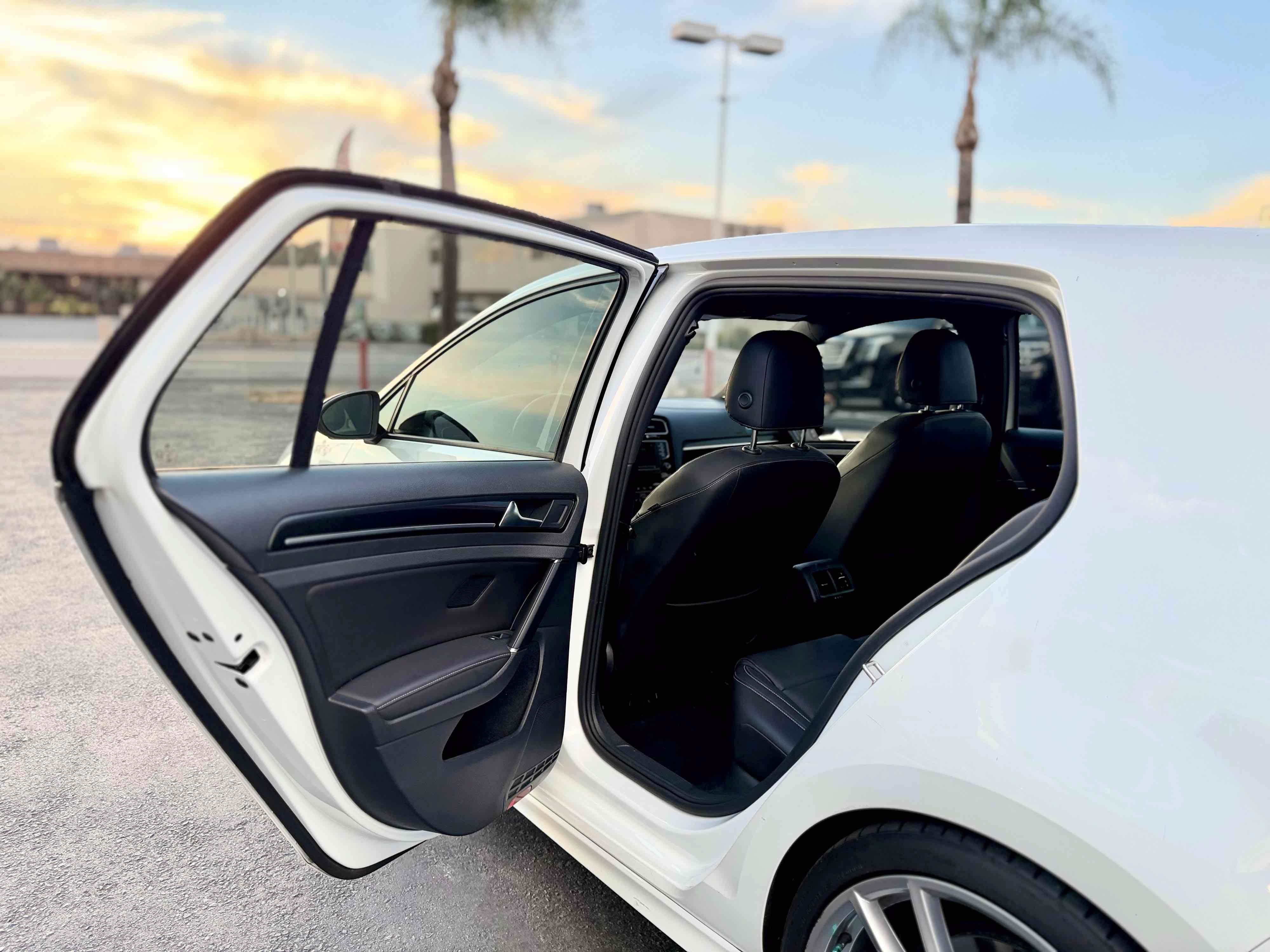 Used 2017 Volkswagen Golf R 4-Door AWD/4WD image 27