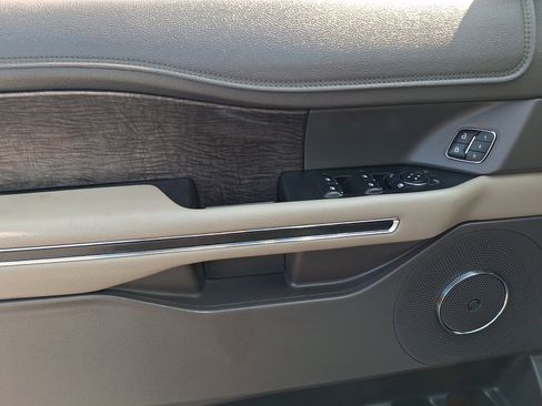 Used 2018 Ford Expedition Limited w/ Equipment Group 301A AWD/4WD image 13