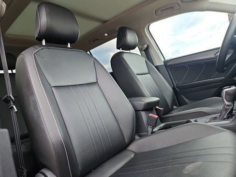 Used 2022 Volkswagen Tiguan SE image 18