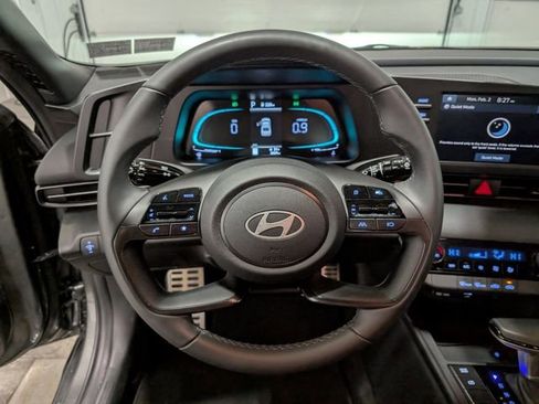 Used 2025 Hyundai Elantra Sport image 15