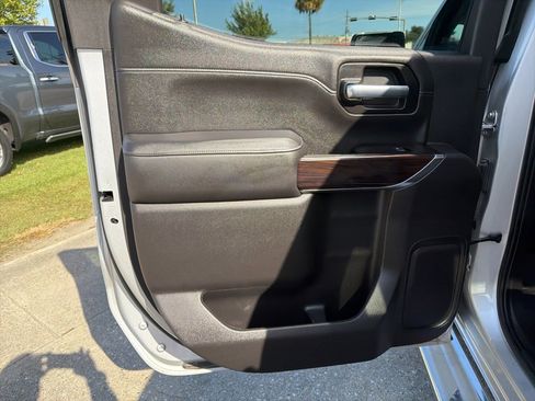 Used 2020 GMC Sierra 1500 SLT image 16