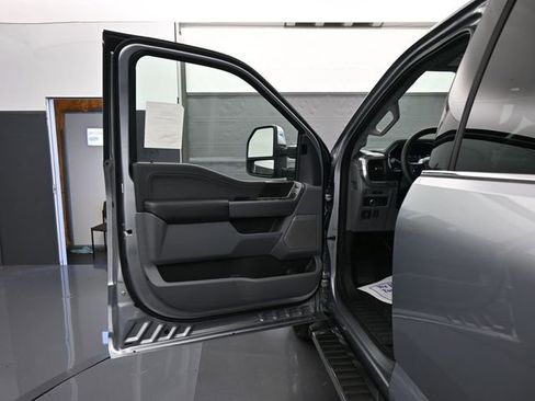 New 2025 Ford F150 Lariat w/ Equipment Group 501A Mid image 9