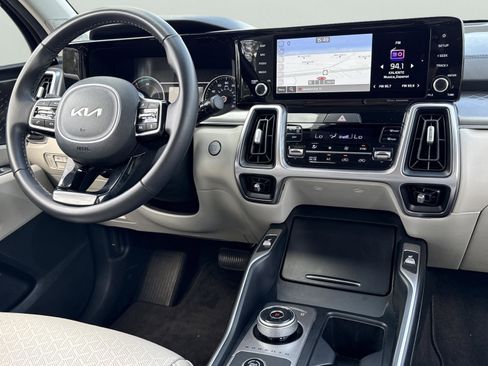Used 2023 Kia Sorento EX image 8