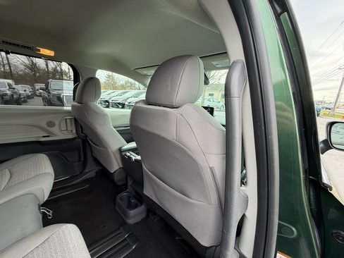 Used 2021 Toyota Sienna LE image 33