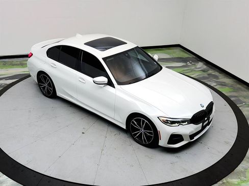 Used 2020 BMW 330i Sedan w/ M Sport Package RWD image 34