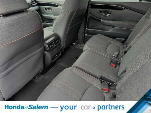 New 2025 Honda Pilot Sport image 4