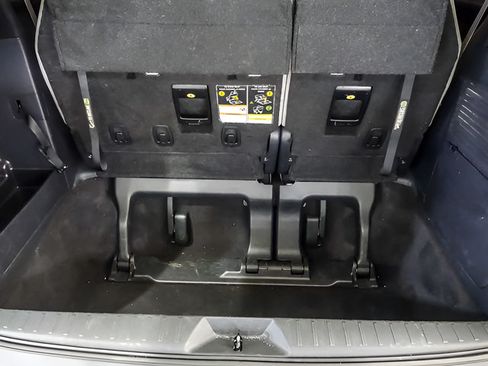 Used 2025 Toyota Sienna LE FWD image 23