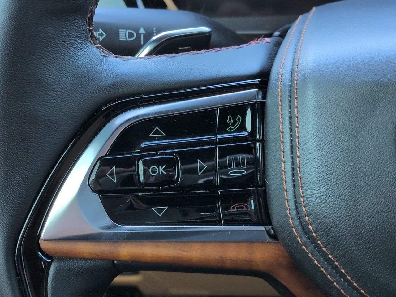 Used 2022 Jeep Grand Cherokee Summit AWD/4WD image 27