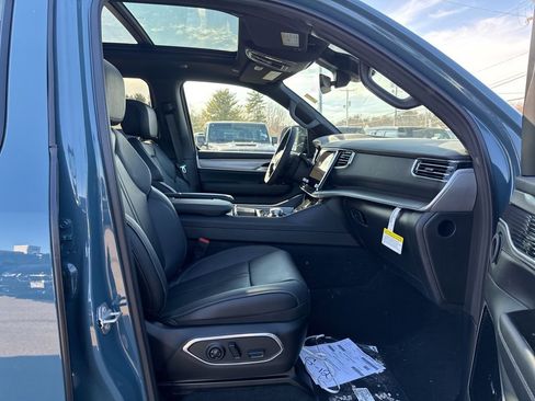 New 2026 Jeep Grand Wagoneer Limited image 32