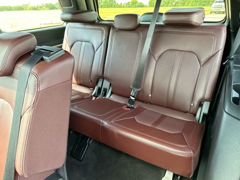 Used 2022 Ford Expedition Limited image 24