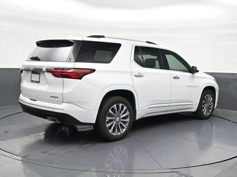 Used 2023 Chevrolet Traverse Premier FWD image 5