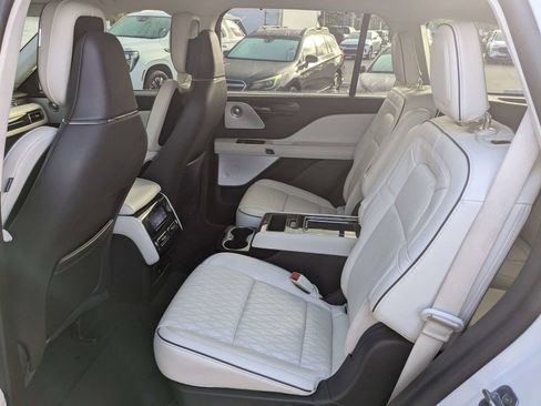 Used 2024 Lincoln Aviator Black Label w/ Class IV Trailer Tow Package image 15