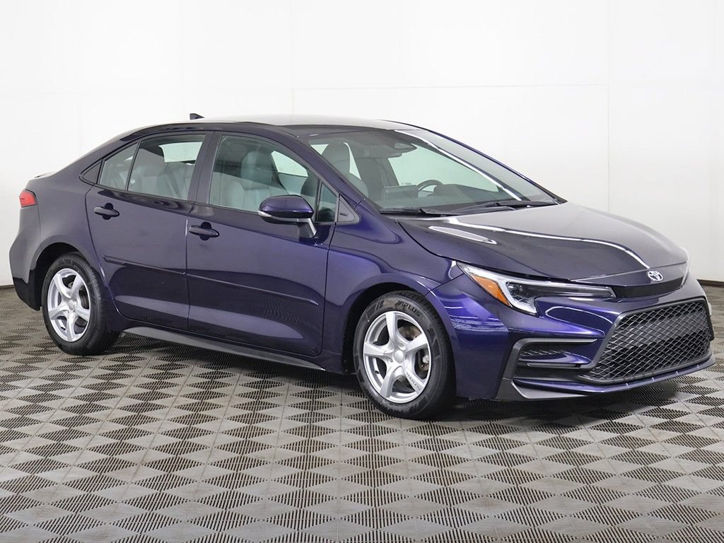Used 2025 Toyota Corolla SE FWD image 2