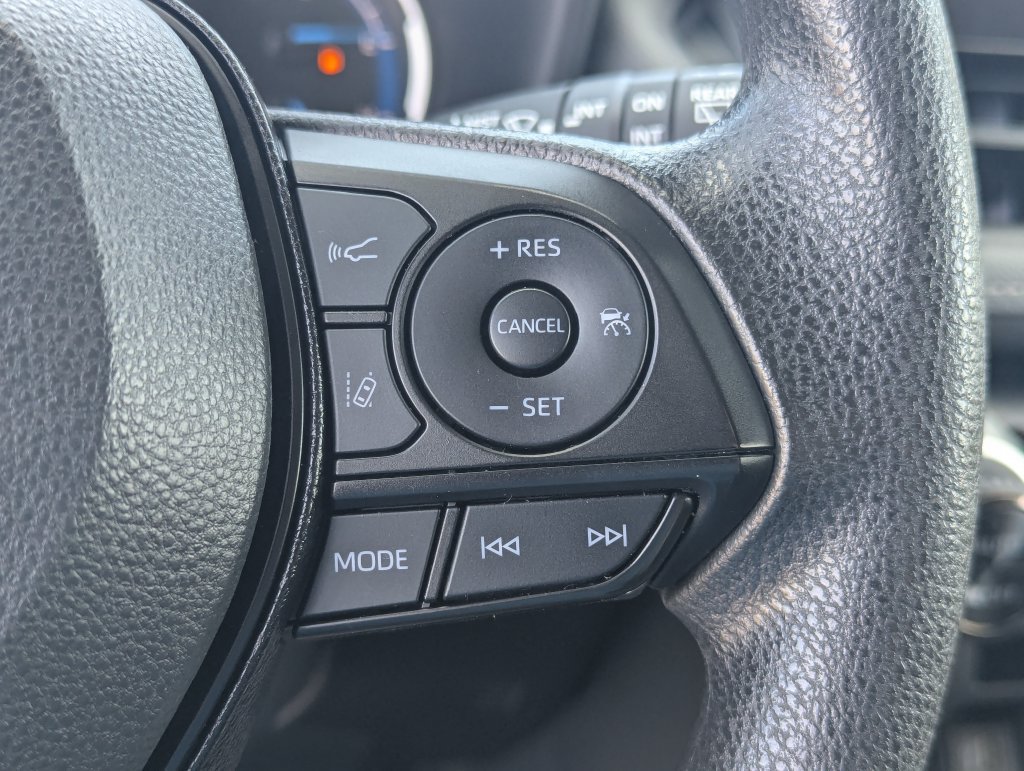 Used 2025 Toyota RAV4 XLE AWD/4WD image 17
