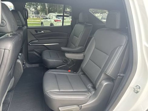Used 2025 Chevrolet Traverse LT FWD image 26