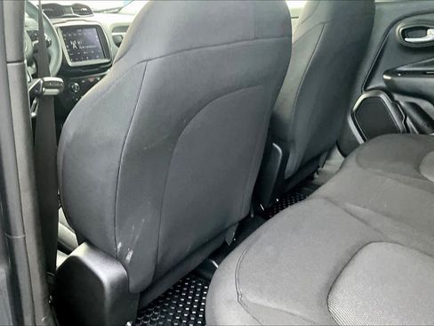 Used 2023 Jeep Renegade Latitude image 12