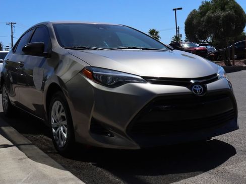 Used 2018 Toyota Corolla LE w/ Carpet Mat Package (TMS) FWD image 18