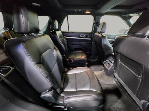 Used 2018 Ford Explorer XLT w/ Equipment Group 202A AWD/4WD image 35