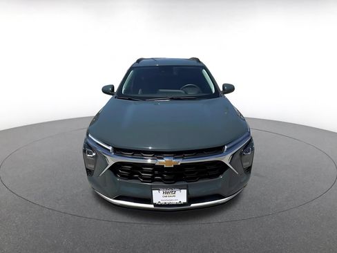 Used 2025 Chevrolet Trax LT FWD image 4