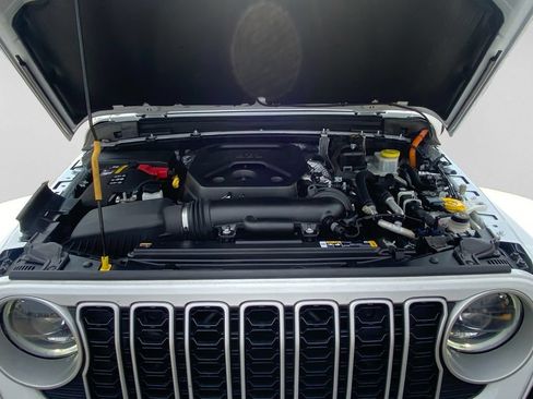 Used 2024 Jeep Wrangler Unlimited Sahara AWD/4WD image 28