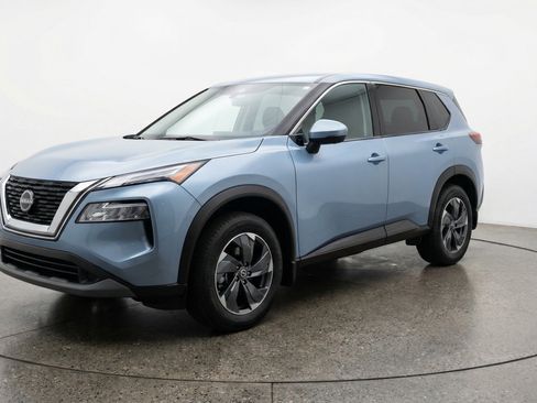 Used 2025 Nissan Rogue SV FWD image 3