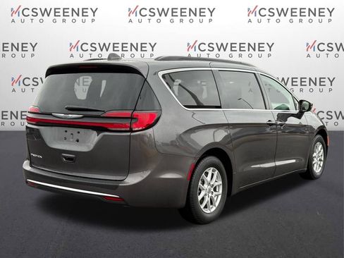 Used 2022 Chrysler Pacifica Touring-L image 6