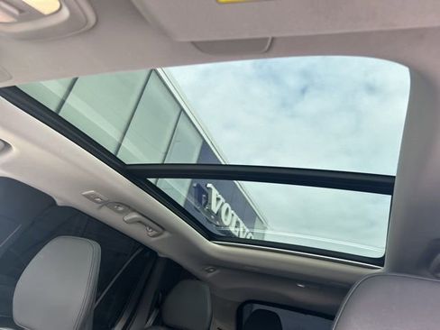 Certified 2025 Volvo XC90 B6 Plus image 27